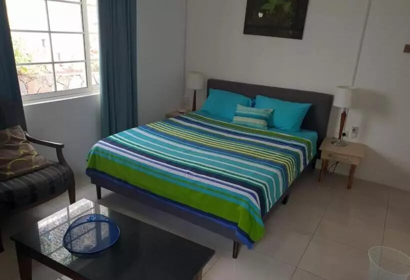 تختخواب و صبحانه Les Antigones