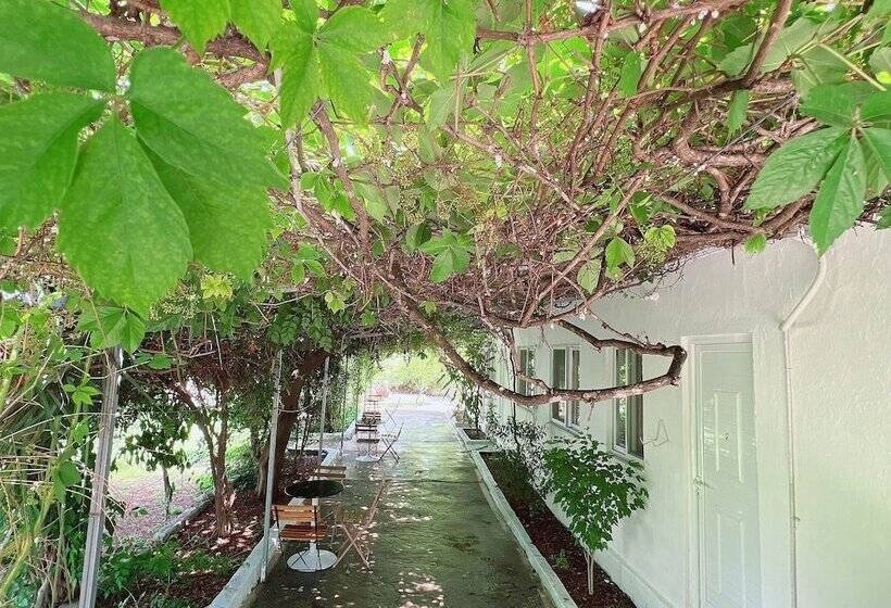 هتل Garden Villa Naza