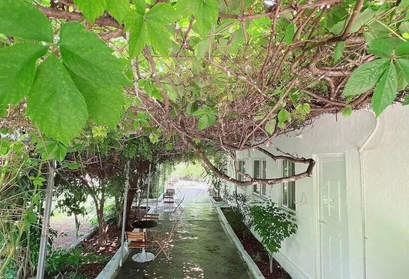 هتل Garden Villa Naza