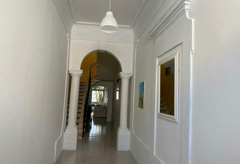 پانسیون Butts Inn Annex Dormitory Hostel