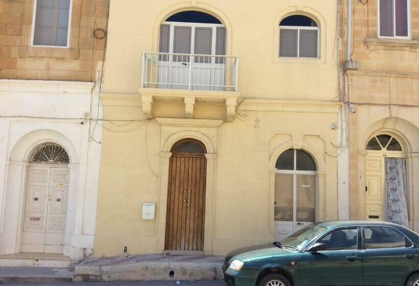 پانسیون Butts Inn Annex Dormitory Hostel