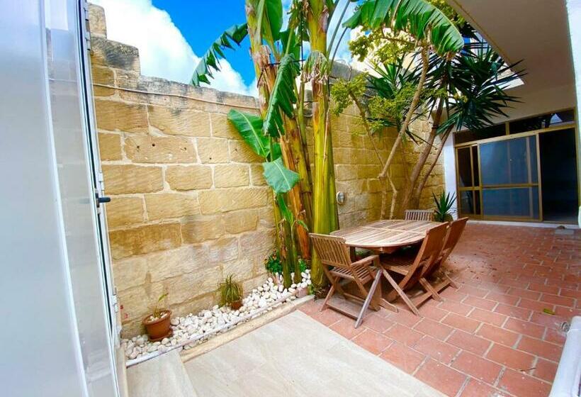 پانسیون Butts Inn Annex Dormitory Hostel