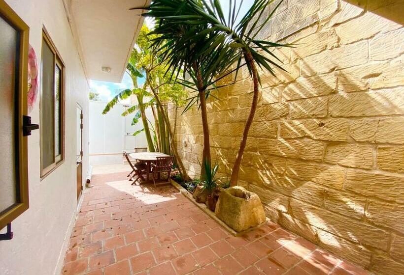 پانسیون Butts Inn Annex Dormitory Hostel