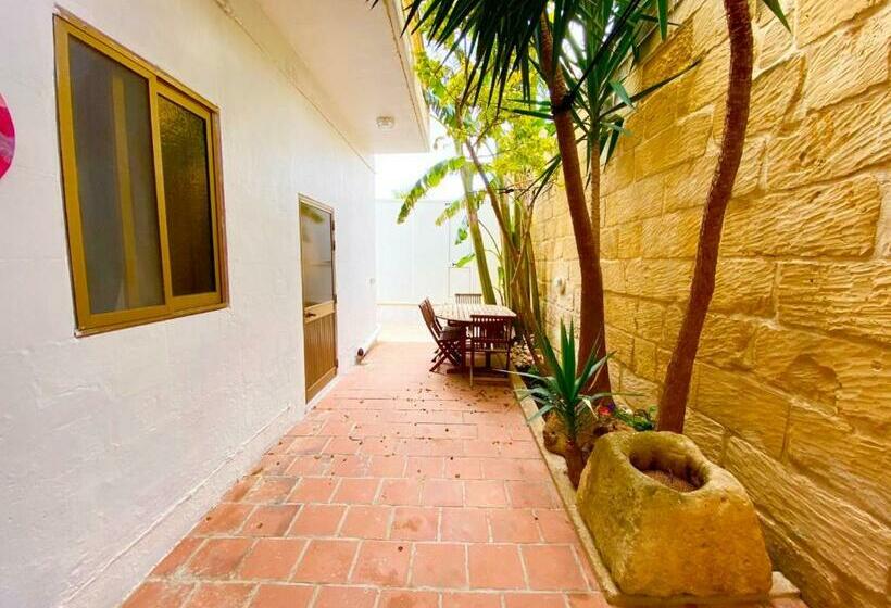 پانسیون Butts Inn Annex Dormitory Hostel