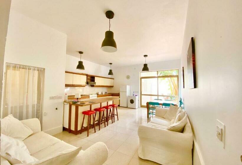 پانسیون Butts Inn Annex Dormitory Hostel