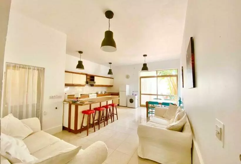 پانسیون Butts Inn Annex Dormitory Hostel