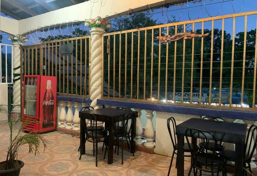 ペンション !que Tuanis!