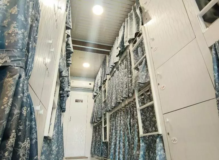 Auberge Hôtelière Marol Metro Dormitory