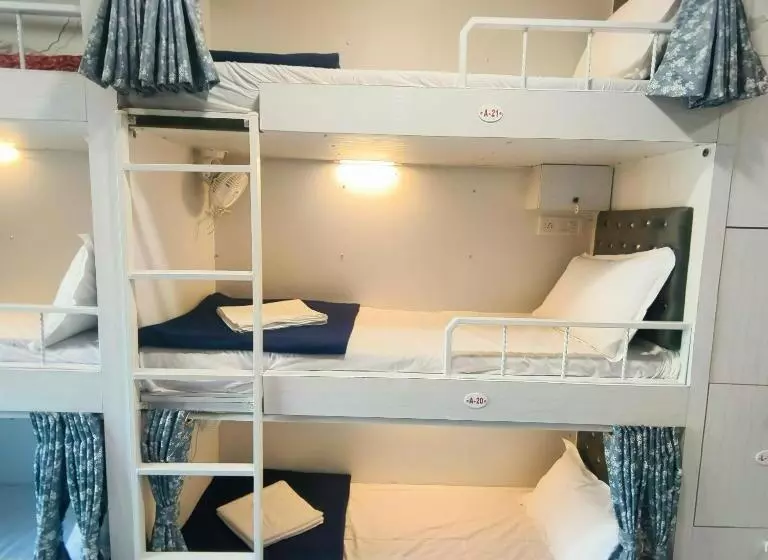 Auberge Hôtelière Marol Metro Dormitory