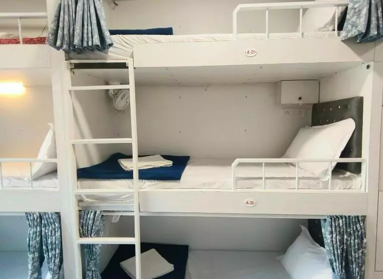 Auberge Hôtelière Marol Metro Dormitory