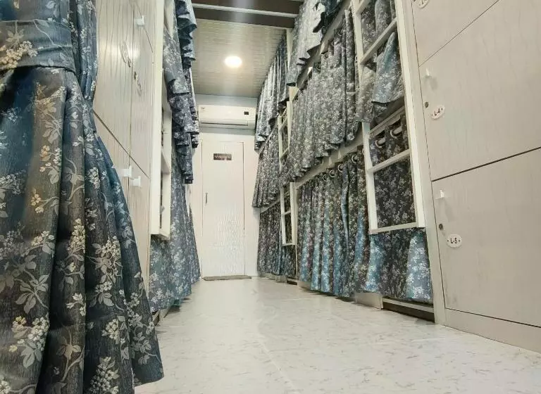 Auberge Hôtelière Marol Metro Dormitory