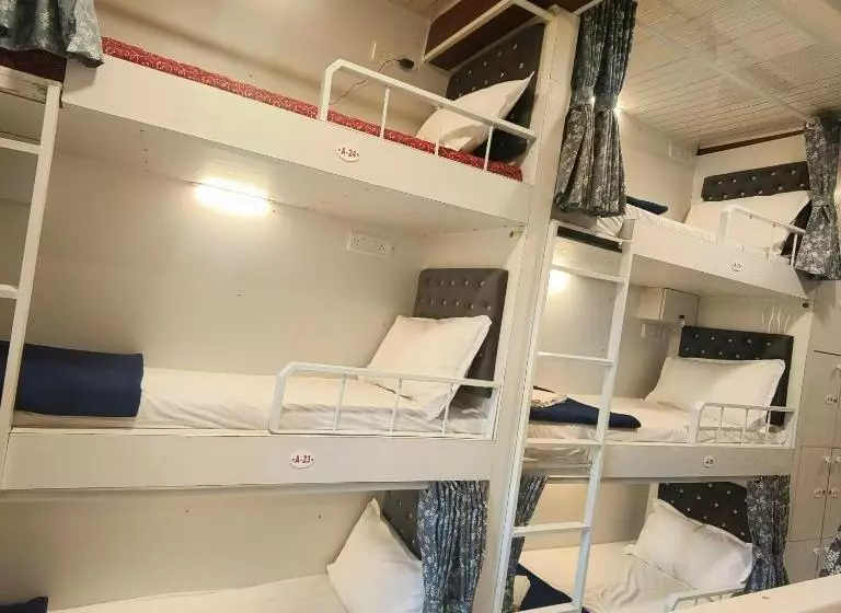 Auberge Hôtelière Marol Metro Dormitory