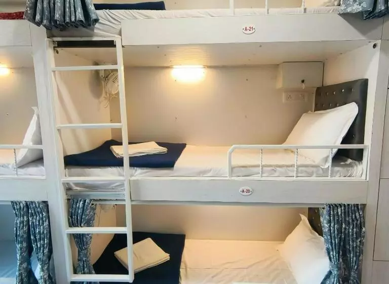 Auberge Hôtelière Marol Metro Dormitory