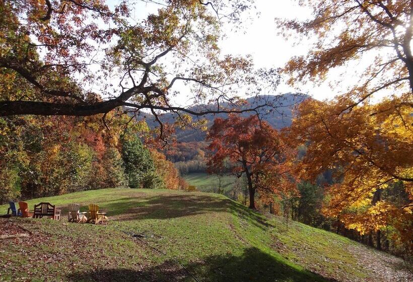 Bed and Breakfast Engadine Inn & Cabins