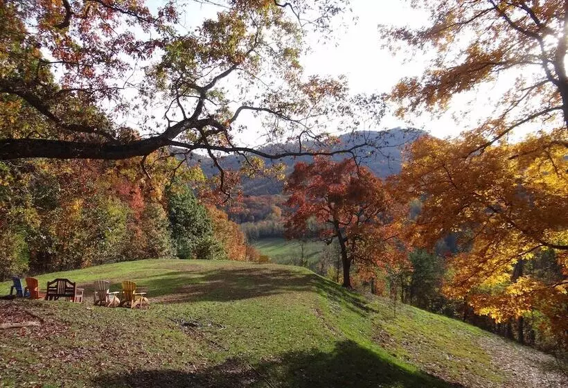 住宿加早餐 Engadine Inn & Cabins
