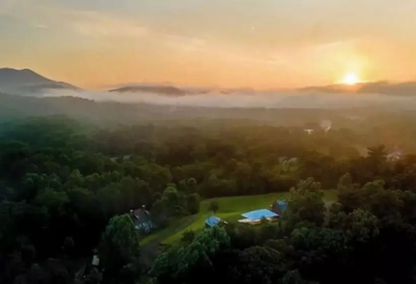 住宿加早餐 Engadine Inn & Cabins