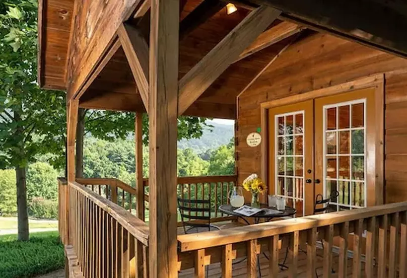 住宿加早餐 Engadine Inn & Cabins