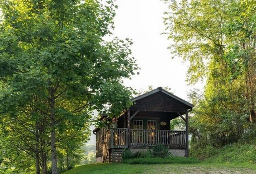 Bed and Breakfast Engadine Inn & Cabins