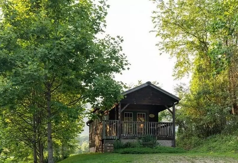 住宿加早餐 Engadine Inn & Cabins