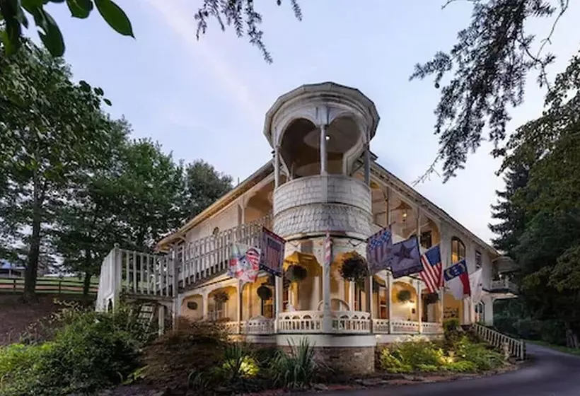 住宿加早餐 Engadine Inn & Cabins