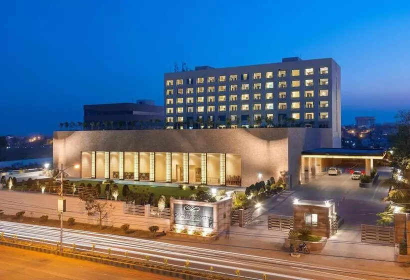 Отель Balaji Sarovar Premiere