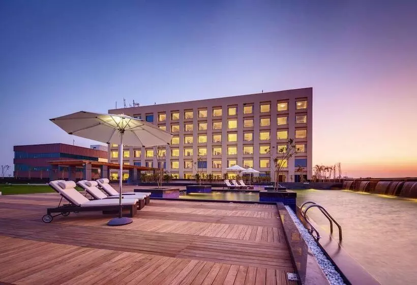 Отель Balaji Sarovar Premiere