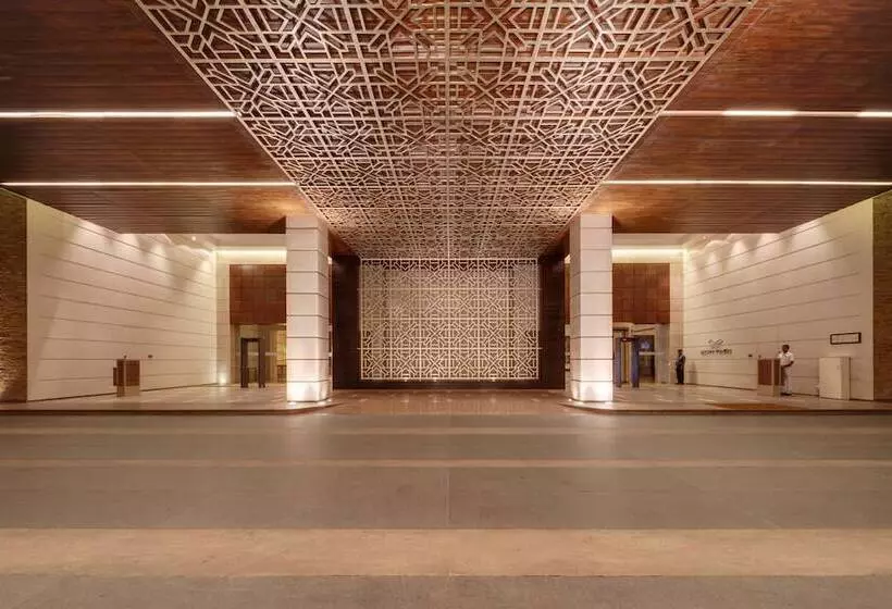 Отель Balaji Sarovar Premiere