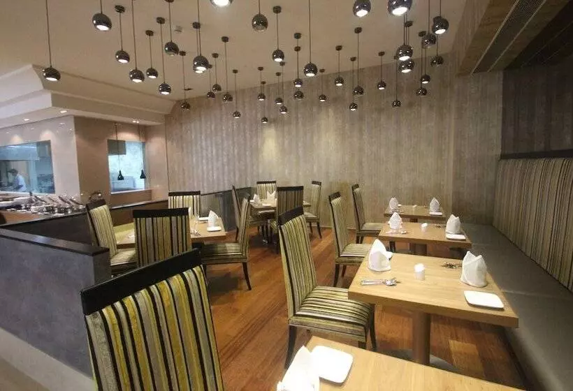 Отель Balaji Sarovar Premiere