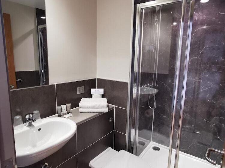 هتل Britannia Study