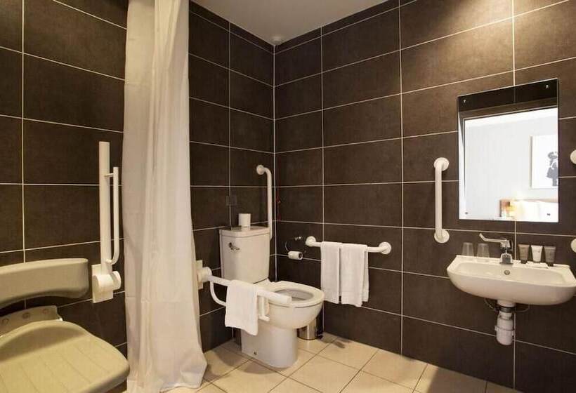 هتل Britannia Study