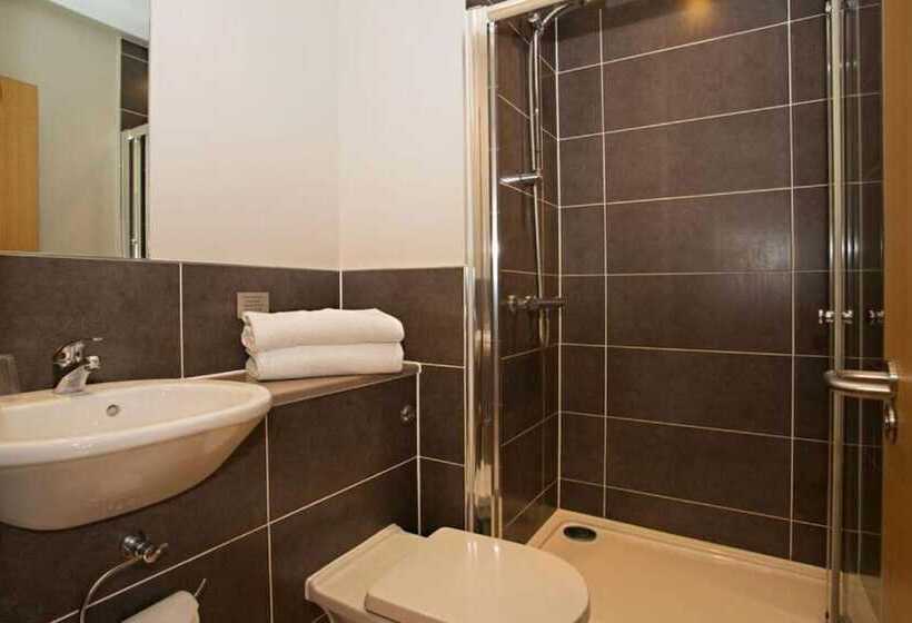 هتل Britannia Study