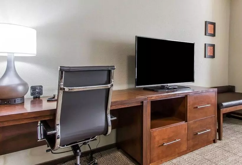 ホテル Comfort Suites West Omaha