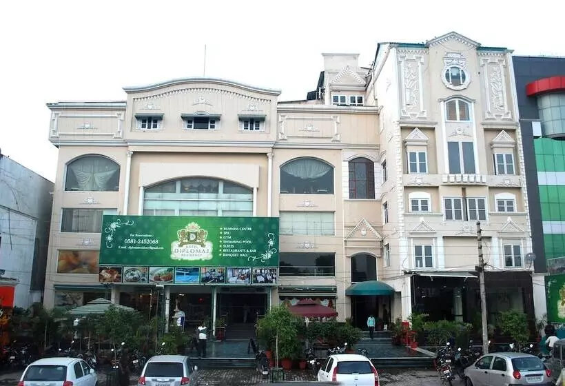 Hotel Diplomat Residency