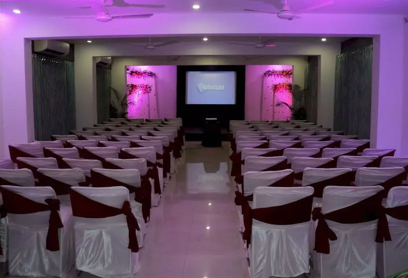 Отель Flora Inn