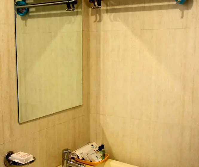 Отель Flora Inn