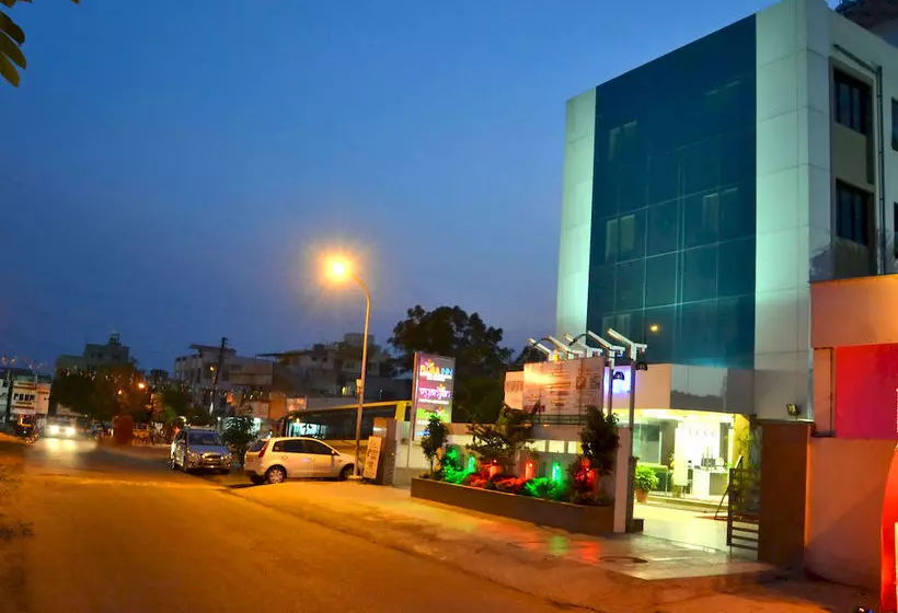 Отель Flora Inn