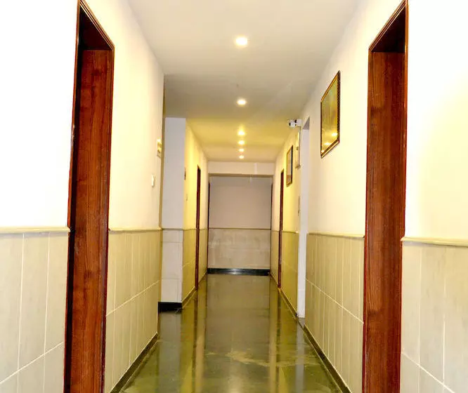 Отель Flora Inn