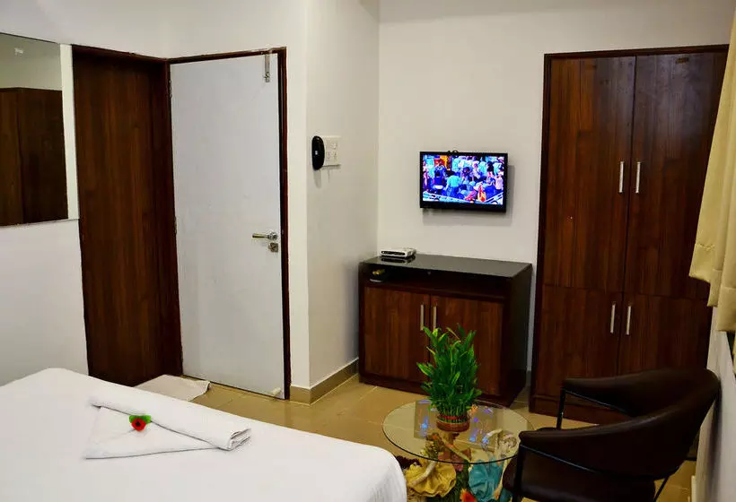 Отель Flora Inn