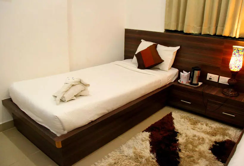 Отель Flora Inn