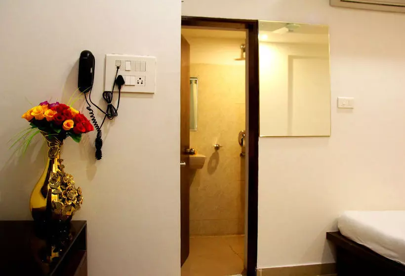 Отель Flora Inn