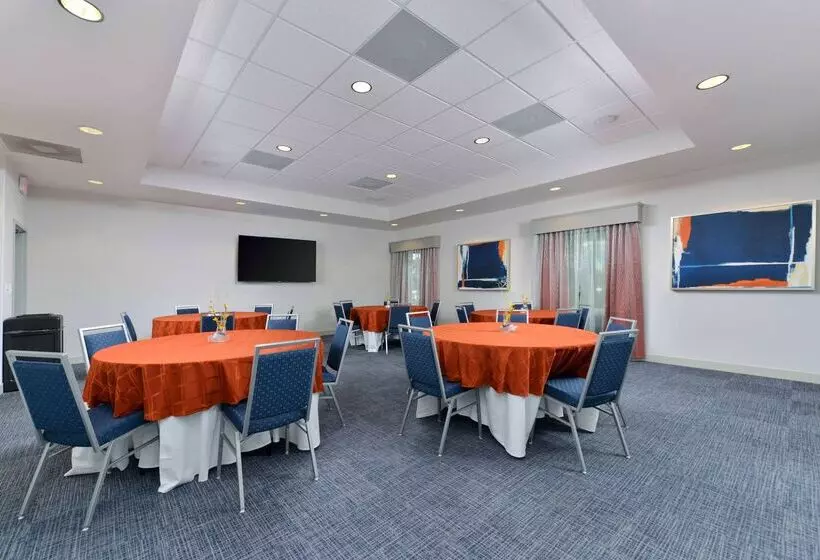 هتل Hampton Inn & Suites Shelby