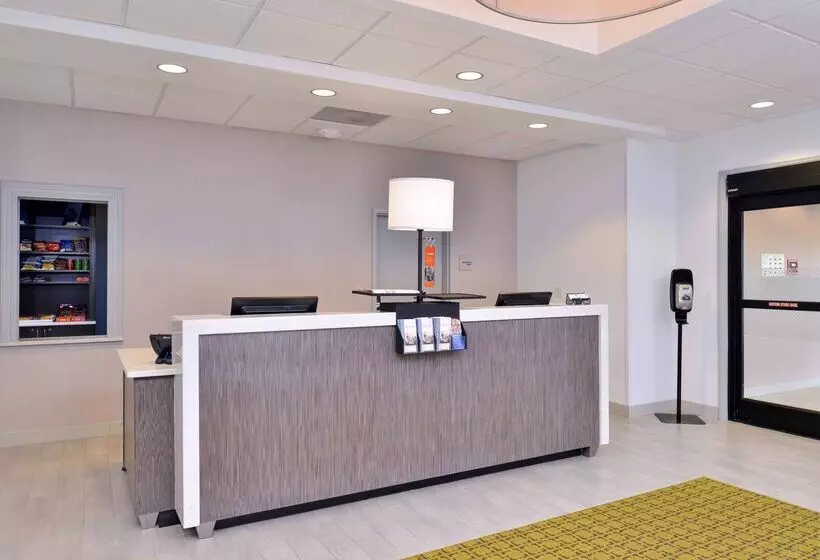 هتل Hampton Inn & Suites Shelby