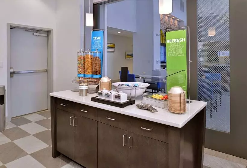 هتل Hampton Inn & Suites Shelby