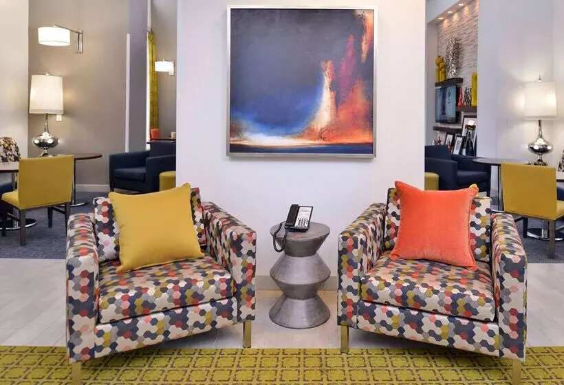 هتل Hampton Inn & Suites Shelby