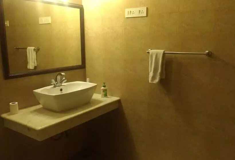 هتل Hanu Reddy Residences Poes Garden