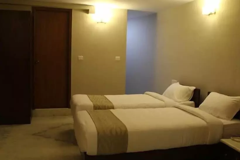 هتل Hanu Reddy Residences Poes Garden