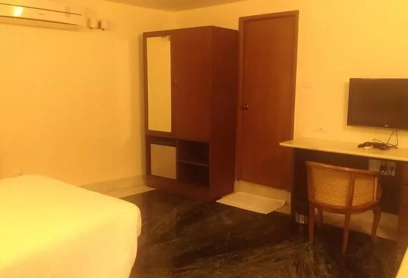 هتل Hanu Reddy Residences Poes Garden