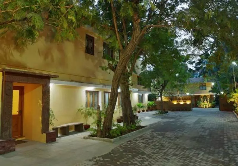 هتل Hanu Reddy Residences Poes Garden