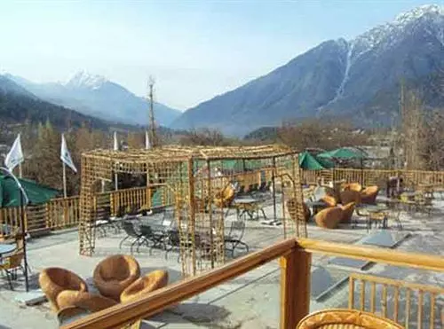 호텔 Pine Spring Pahalgam