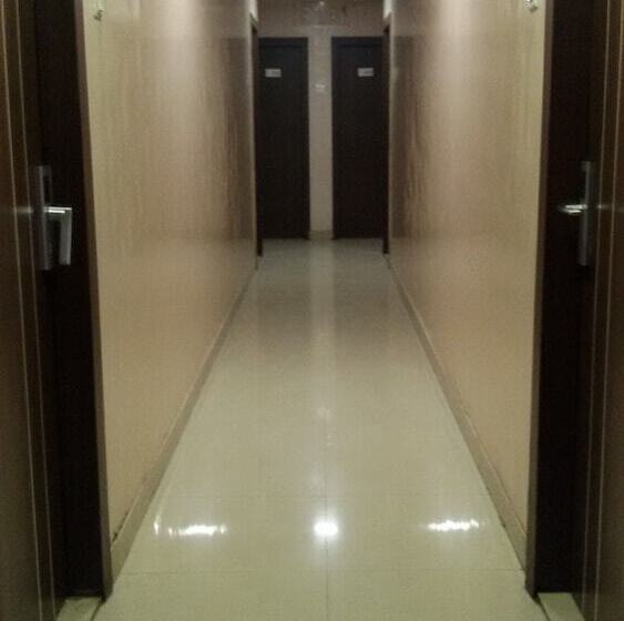 酒店 Royal Enclave